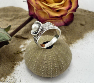 SEA FLOWER, sterling silver and white freshwater pearl ring