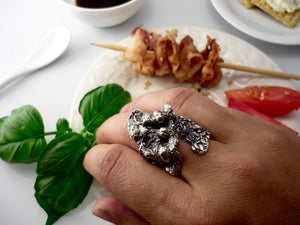 LE MAJESTIC, creative ring molded from a real slice of bacon and sesame seeds