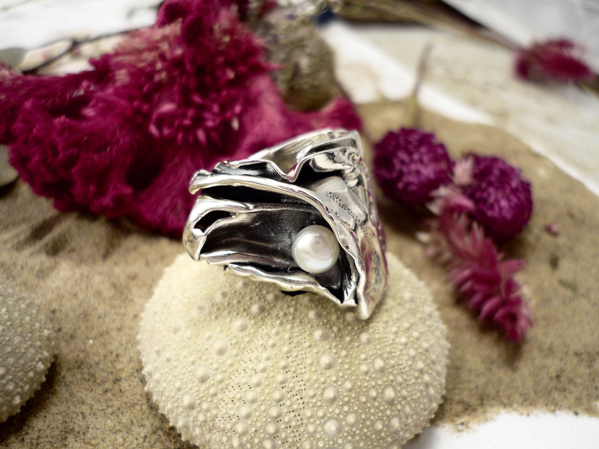 Rebelle nacrée, bague unique avec perle fait au Québec