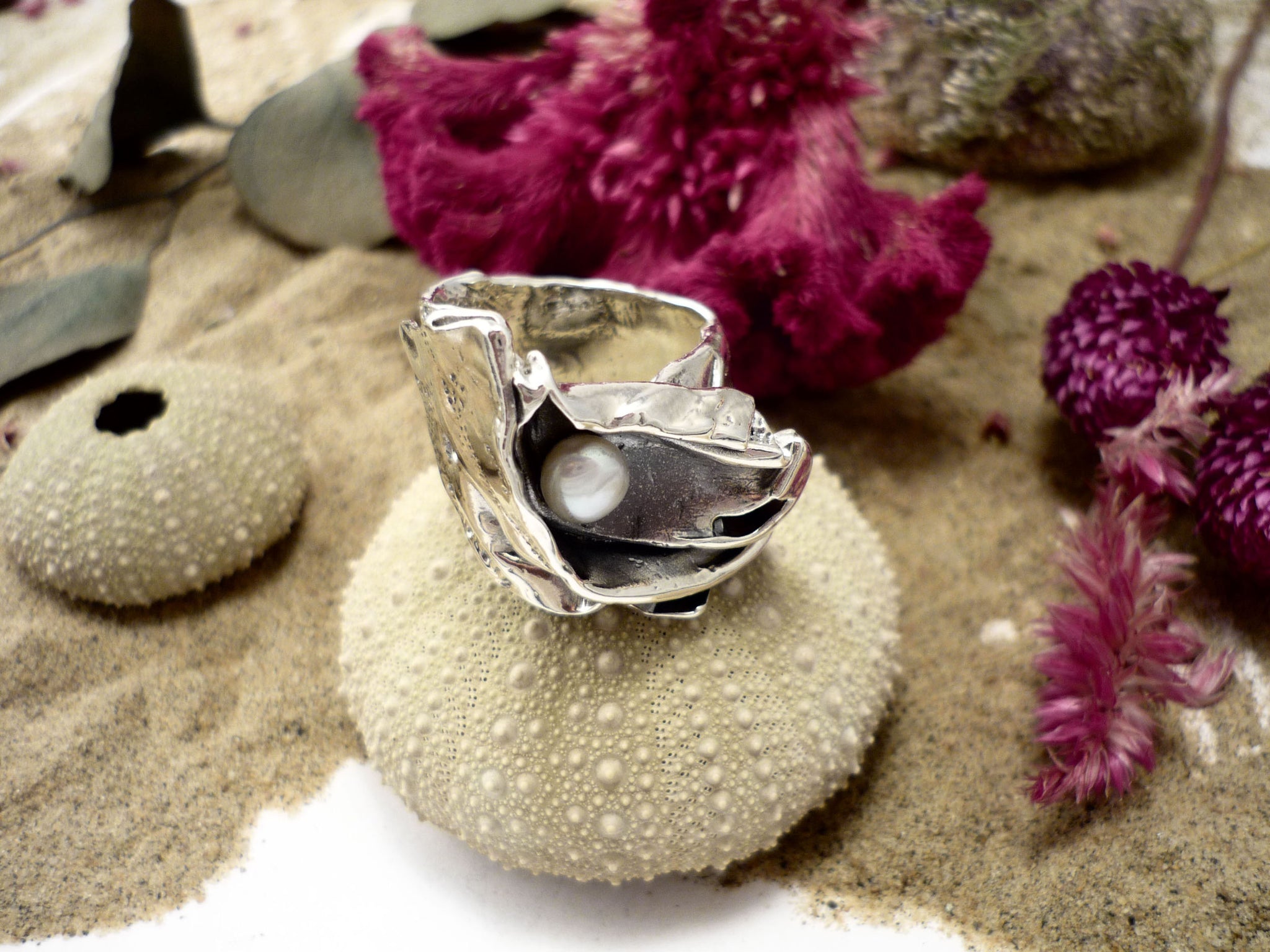 Rebelle nacrée, bague unique avec perle fait au Québec