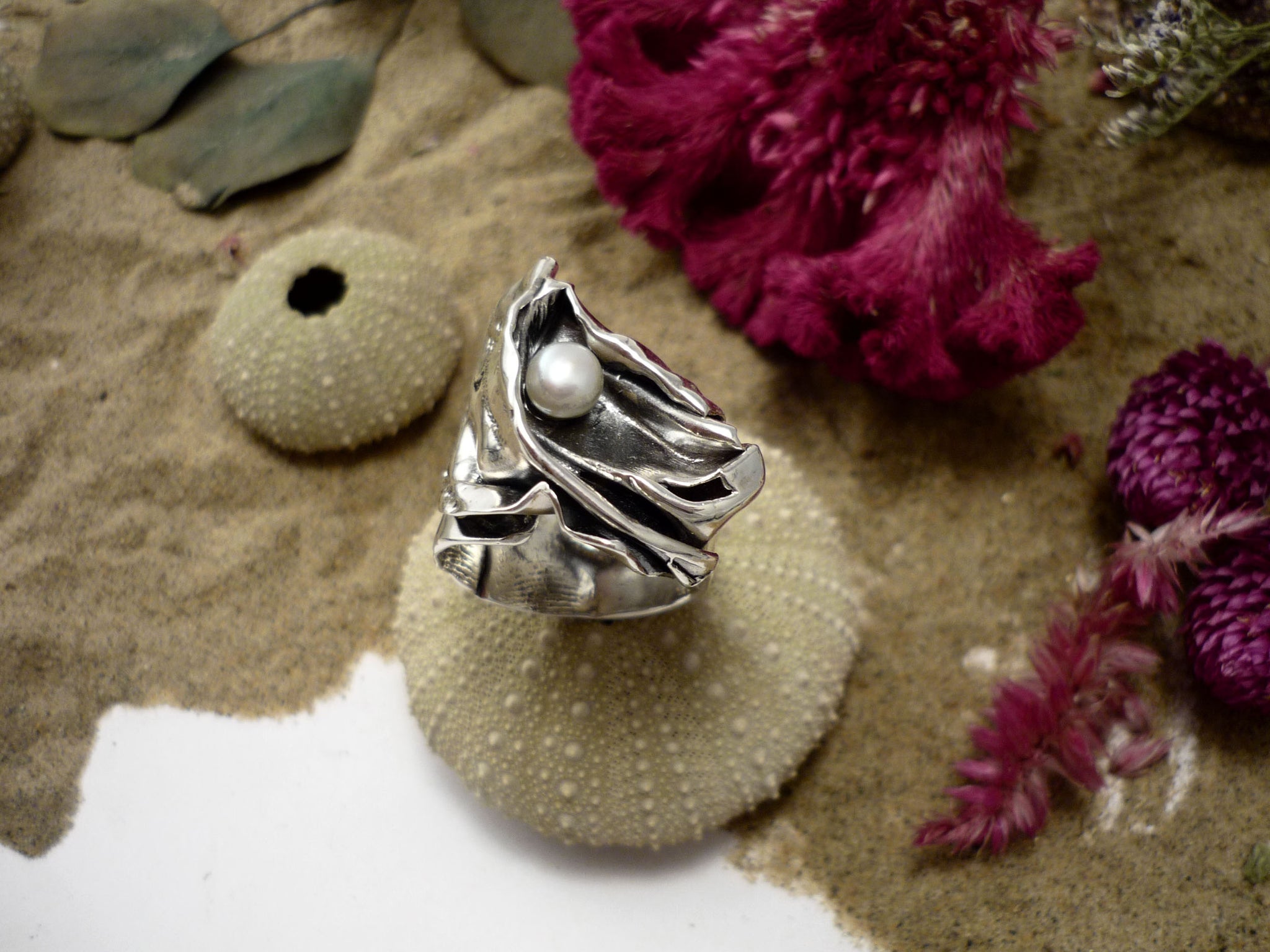 Rebelle nacrée, bague unique avec perle fait au Québec