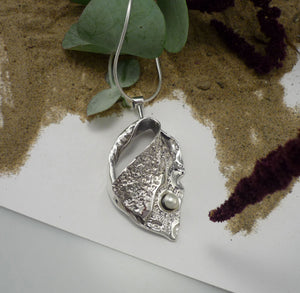 TEMPÊTE D'AMOUR PERLÉE, pendentif unique en argent sterling et perle d'eau douce