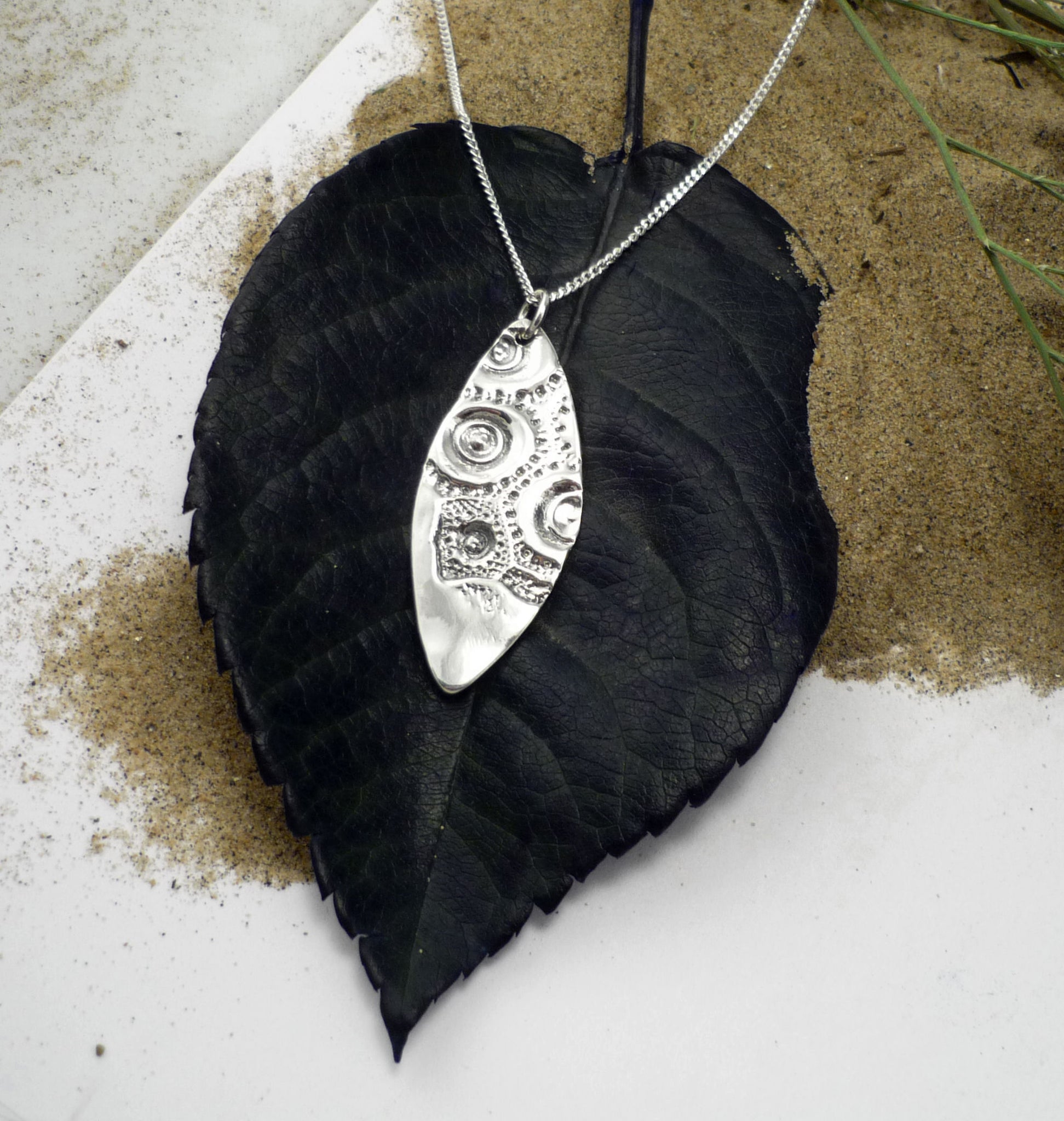 Feuille, pendentif feuille texturée en argent sterling