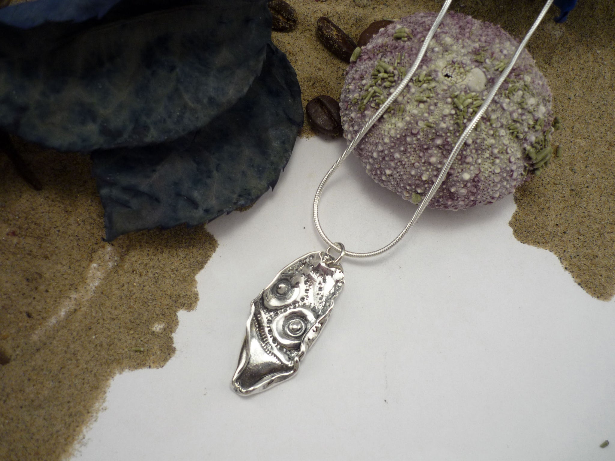 Pendentif vintage style oeuf de Pâques en émail jaune et