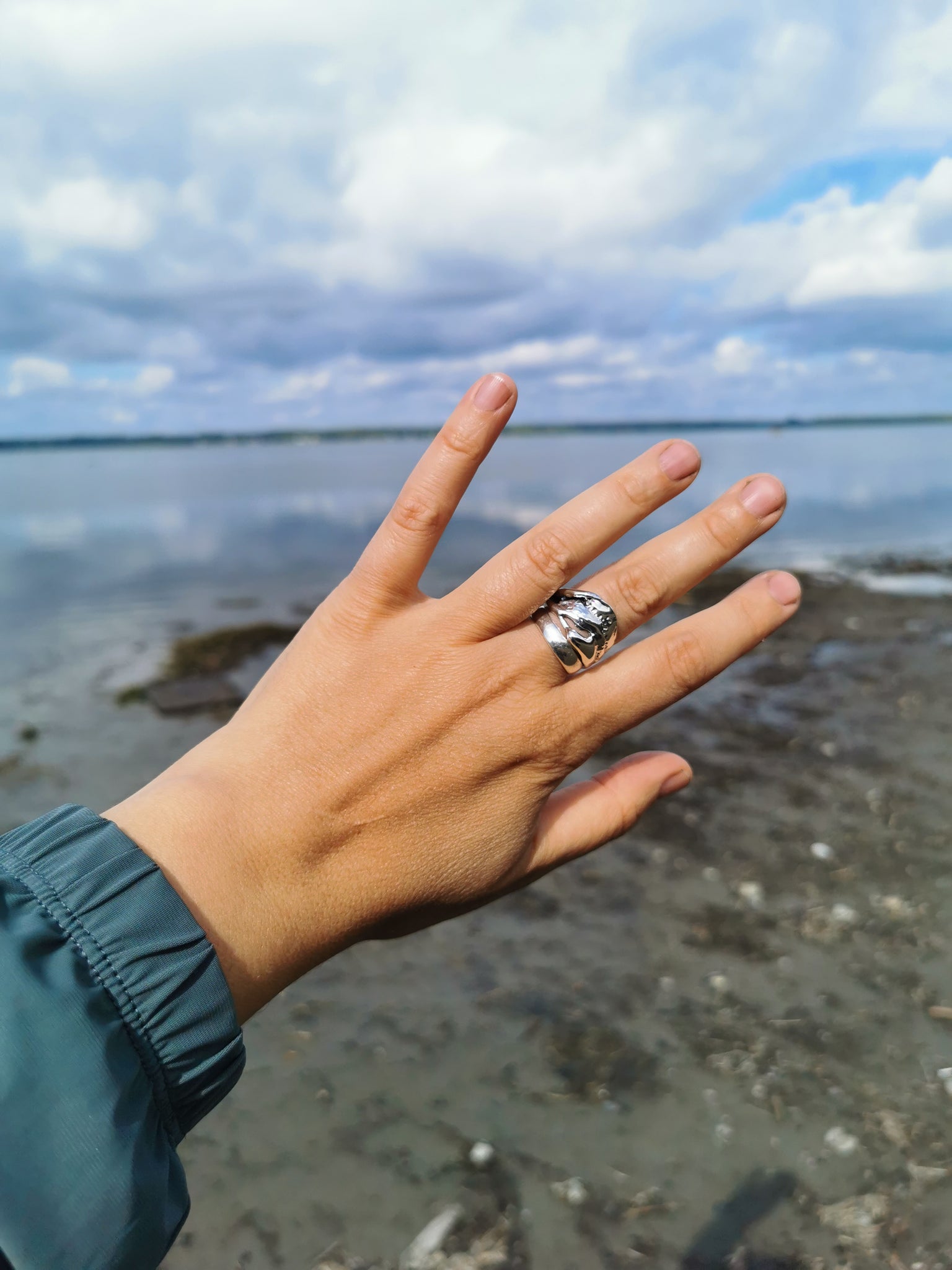 Horizon, bague empilable en argent sterling en forme de vague - inspiration bord de mer - fait au Canada