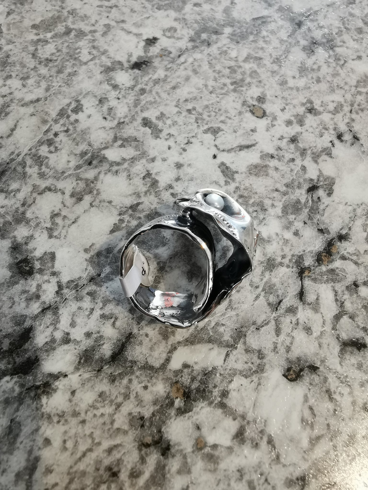 Argent indompté, bague unique avec perle fait au Québec