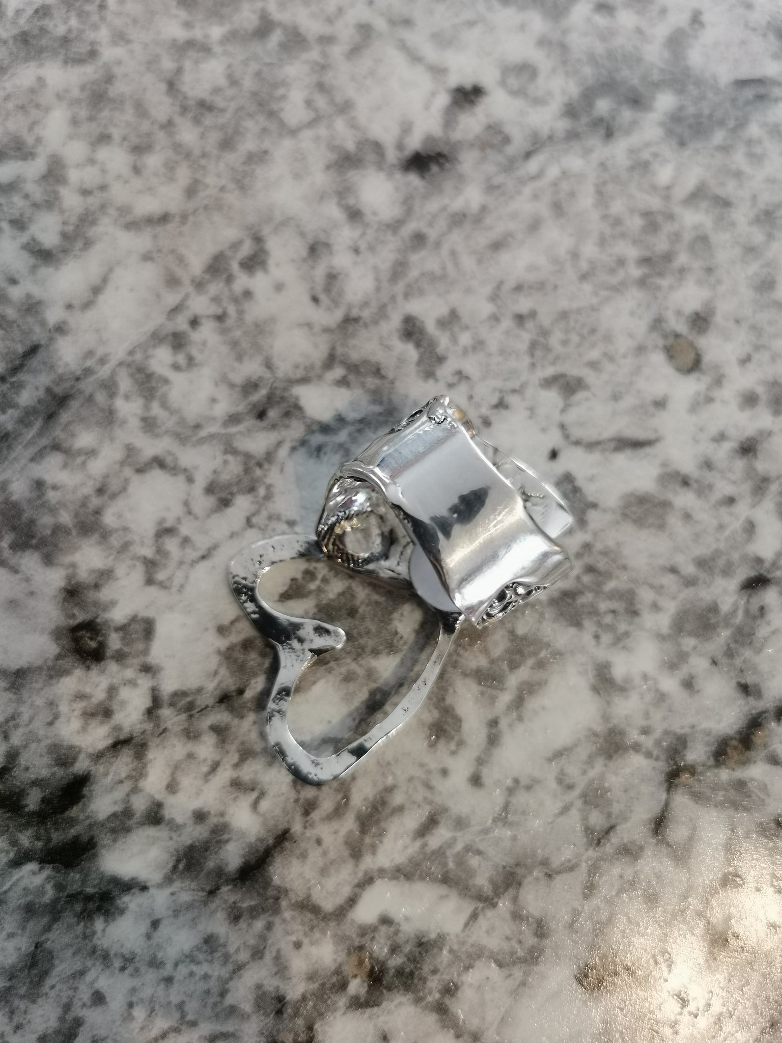 Passion d'argent, bague unique avec un gros coeur et texture de coquillage d'oursin et perle - bijou argent sterling québécois artisanal