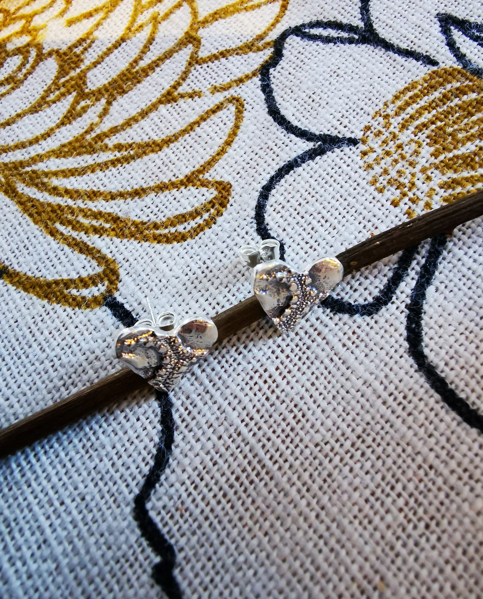 MIDDLE HEART FIXED, earrings with stem and butterflies