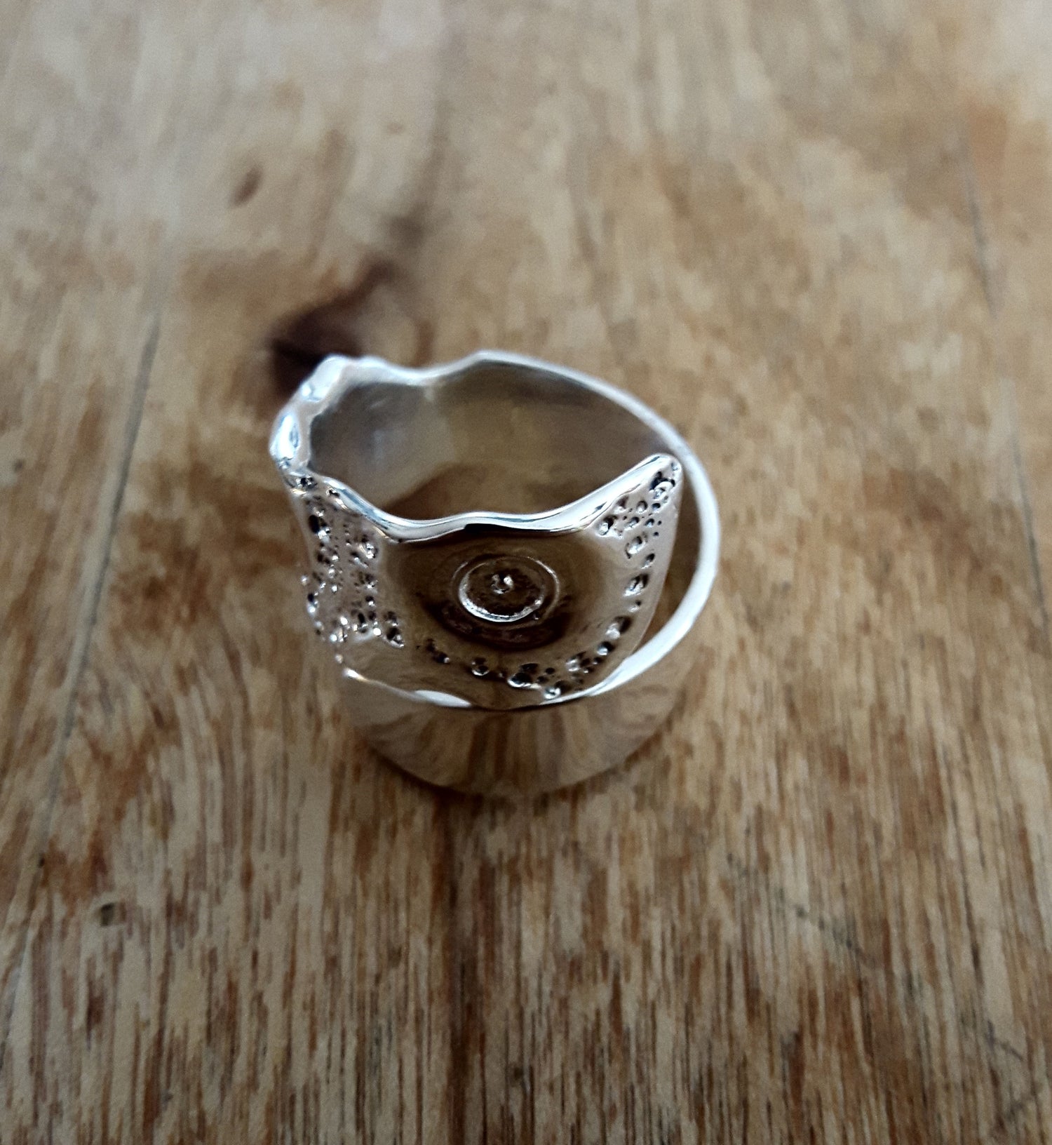 OFFSET SEA CHESTNUT, ribbon-shaped ring with organic texture made from sea urchin shell