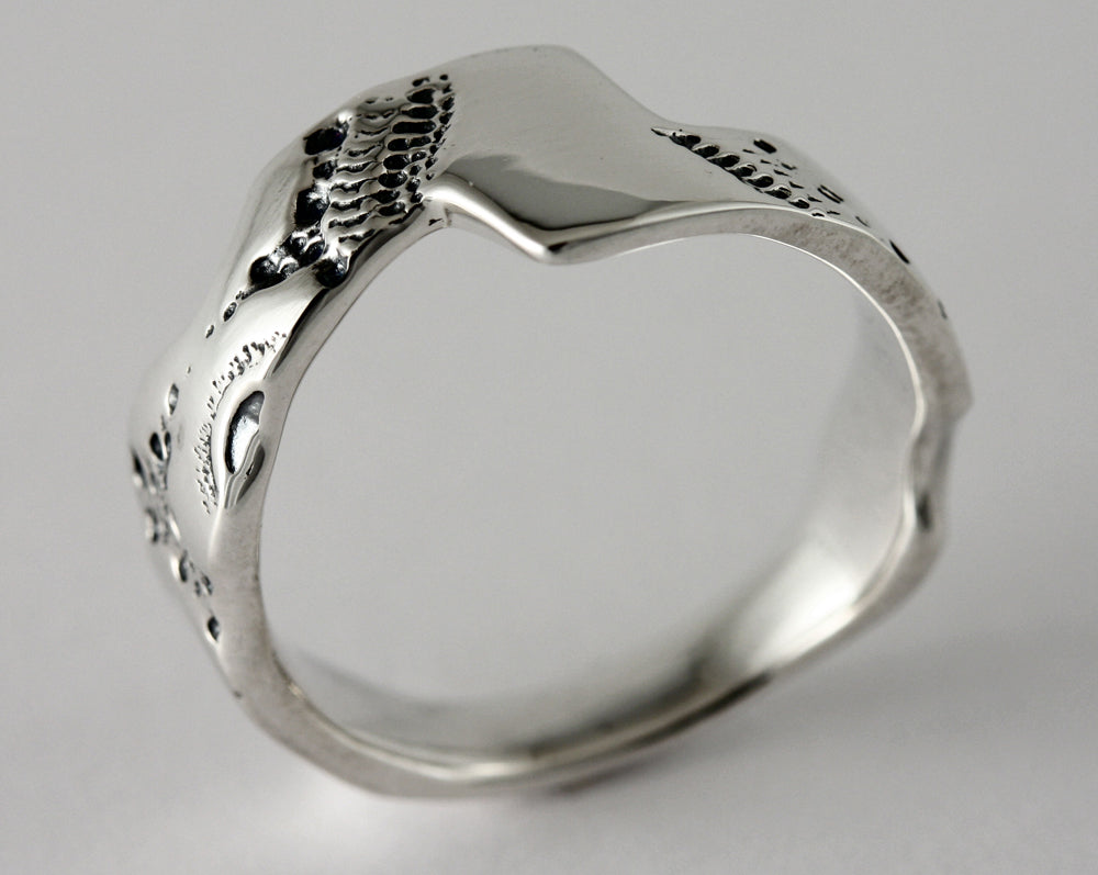 SEA WAVE, sterling silver ring inspired by the seaside
