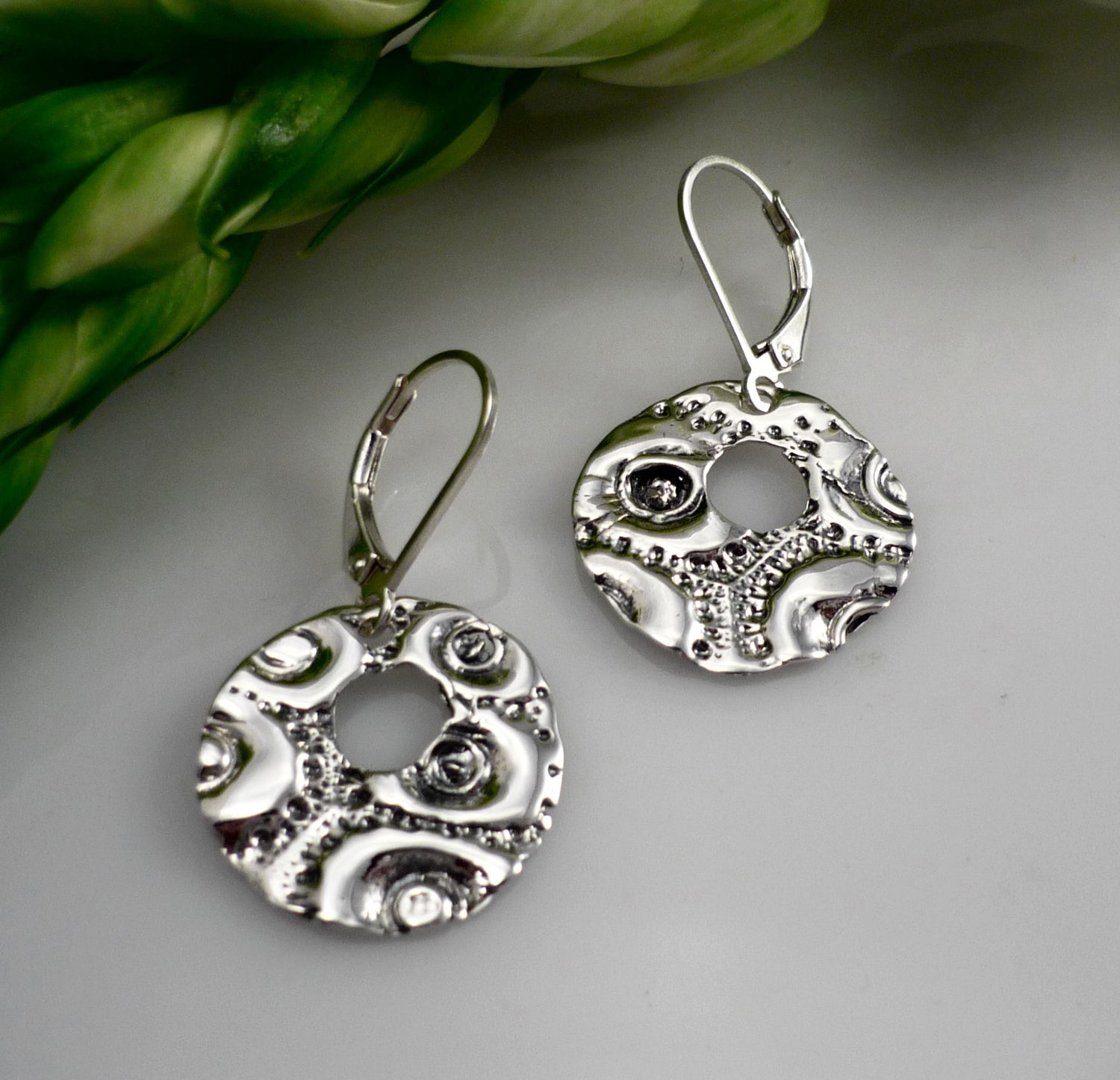 SAND DOLLARS EARRINGS, disc earrings with a hole inspired by a seashell