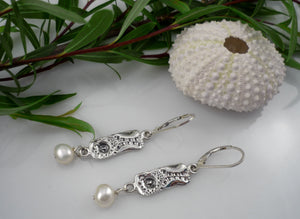 ENERGIZING PEARLY, sterling silver and freshwater pearl earrings